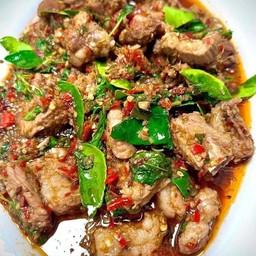 ผัดเผ็ด..เนื้อเสือเผ็ดๆ..ราดข้าวสวยร้อนๆๆ