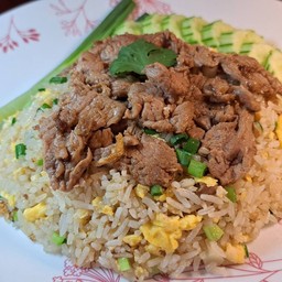 ข้าวผัดเนื้อ