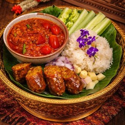 ชุดข้าว+น้ำพริกอ่อง+ไส้อั่ว+ผักลวก