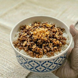 เนื้อโคขุนทอดกะเทียม