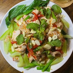 หมูมะนาวคะน้ากรอบ