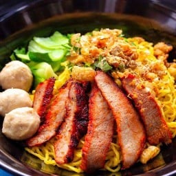 เจ้ตูน บะหมี่หมูแดง ป่าเหมือดซ.10แยก10/3