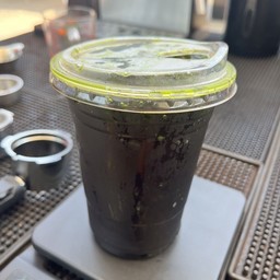 Ice Black Green Tea - [ชาเขียวดำเย็น]