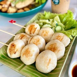 ลูกชิ้นหมูปิ้ง