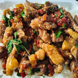 กะเพาเสือราดข้าวสวยร้อนๆ