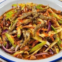 ยำมะม่วงปลากรอบ