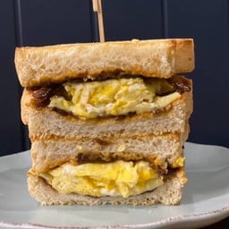 Sriracha Egg Sandwich | แซนด์วิชไข่ศรีราชา