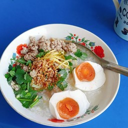 ข้าวต้มแห้งหมูสับไข่เค็ม