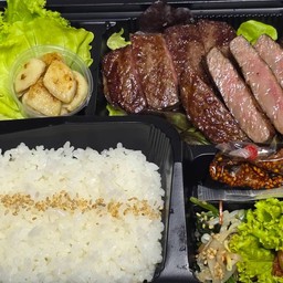 สเต๊กเบนโตะรวมเนื้อชิตะ (Chita Beef Mix Steaks Bento)
