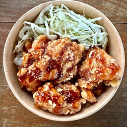 ข้าวไก่กรอบซอสกระเทียม