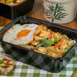 ข้าวเขียวหวานกระดูกอ่อน + ไข่ดาว