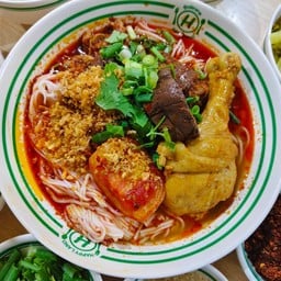 ขนมจีนน้ำเงี้ยว น่องไก่