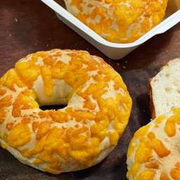 Cheddar cheese Bagel