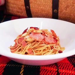 สปาเก็ตตี้.ไส้กรอก.ผัดพริกแห้งง