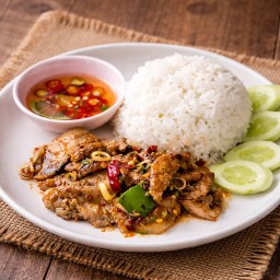 ข้าวคอหมูย่างผัดตะไคร้