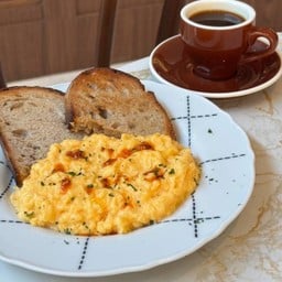 Spicy Scrambled Eggs