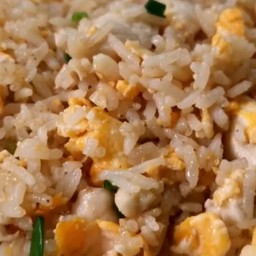 ข้าวผัดไก่ ใสไข่