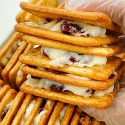 ถนัดเผ็ด แครกเกอร์แครนเบอร์รี่