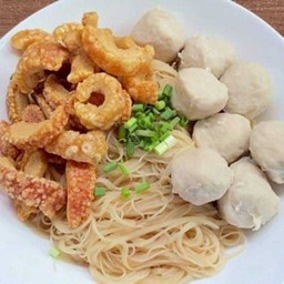 หมี่คลุกลูกชิ้นปั้นสด