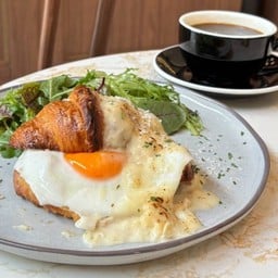 Croissant Madame