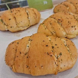 ปังเกลือเนยกระเทียมชีส