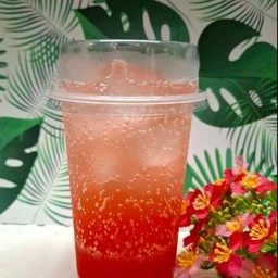 สตอเบอรี่โซดา