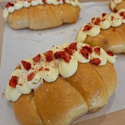 ปังเกลือสตรอเบอร์รี่ครีมชีส