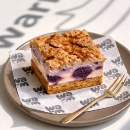Blueberry Crumble Cheesecake