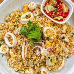 ข้าวผัดปลาหมึก
