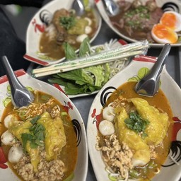 เตี๋ยวเกี๊ยวยักษ์ต้มยำโบราณ