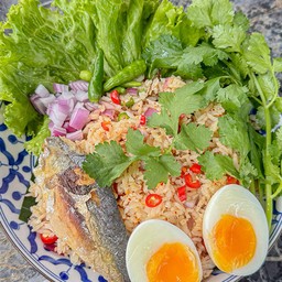 ข้าวยำน้ำปลาร้าปลาทู/ไข่ต้ม