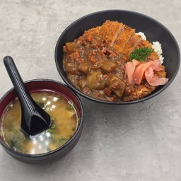 ข้าวหน้าไก่คัตสึแกงกะหรี่