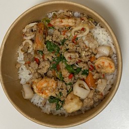 ข้าวกะเพราหมูสับทะเล