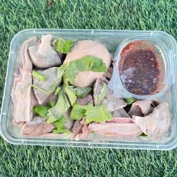 ต้มเลือดหมูลุงนวย หอนาฬิกา (รอบเช้า)