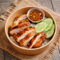 ข้าวสะโพกไก่ย่าง