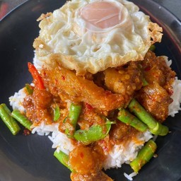 พริกแกงหมูกรอบ