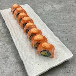 แซลมอนราดซอสไข่กุ้งโรล