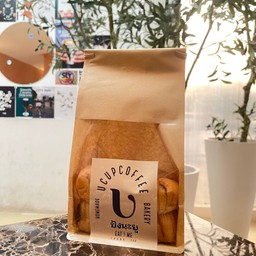 ปัง-นะ-ยู Cinnamon Raisin