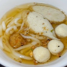 จินจินลูกชิ้นปลาเย็นตาโฟ - ถนนมิตรภาพ