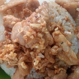 ข้าวราดทอดกระเทียม