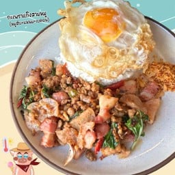 กะเพราแก๊งสามหมู