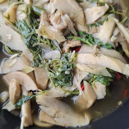 แกงหน่อไม้ใส่ไก่