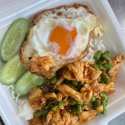 กระเพราไก่+ ไข่ดาว