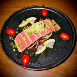 A22 - ทูน่าทาทากิ Tuna Tataki