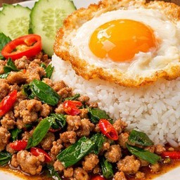 กะเพราตัวแตก