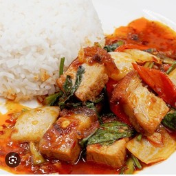 ข้างราดพริกแกงหมูกรอบ