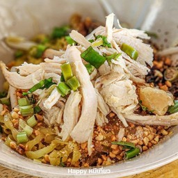 ก๋วยเตี๋ยวไก่ฉีกป้าแป๊ะ ตรงข้ามพาณิชย์นอก