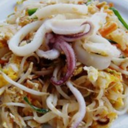 ผัดไทยปลาหมึก