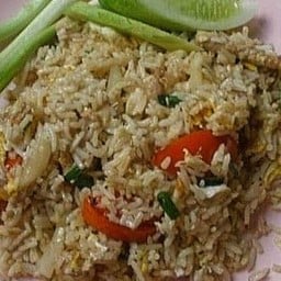 ข้าวผัด (ต้นหอมมะเขือเทศหอมใหญ่)