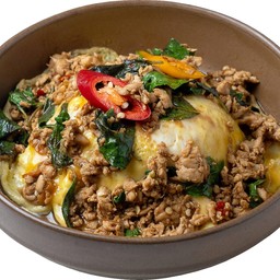 ข้าวไข่ข้นผัดกะเพราไก่สับรสเข้มข้น